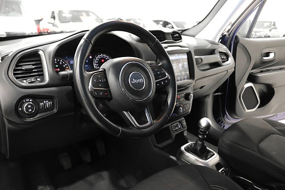 Jeep Renegade 9 of 22