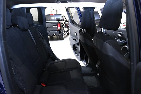 Jeep Renegade 16 of 22
