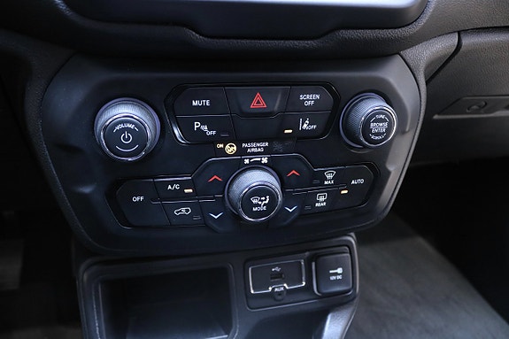 Jeep Renegade 19 of 22