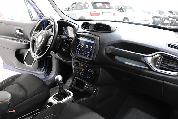Jeep Renegade 11 of 22