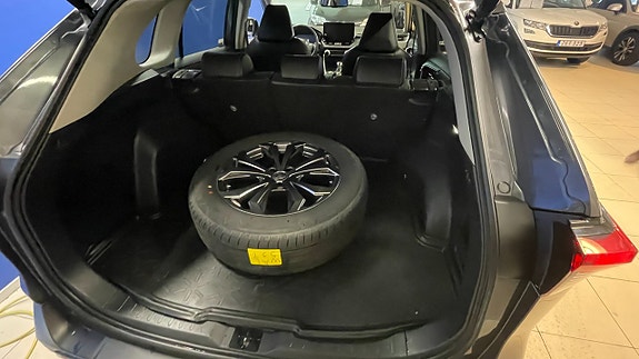 Toyota RAV4 4 of 5