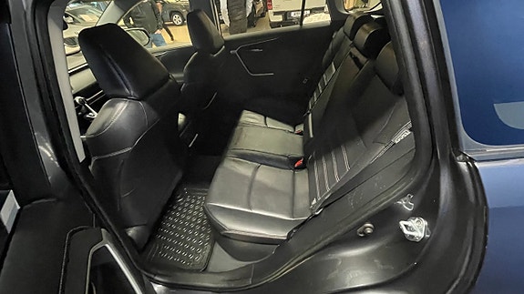 Toyota RAV4 5 of 5