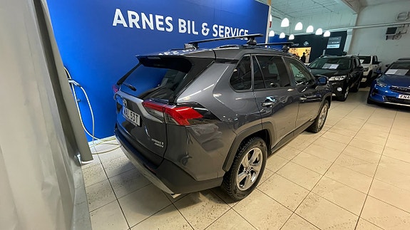 Toyota RAV4 3 of 5
