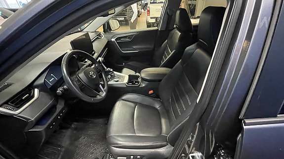 Toyota RAV4 6 of 9