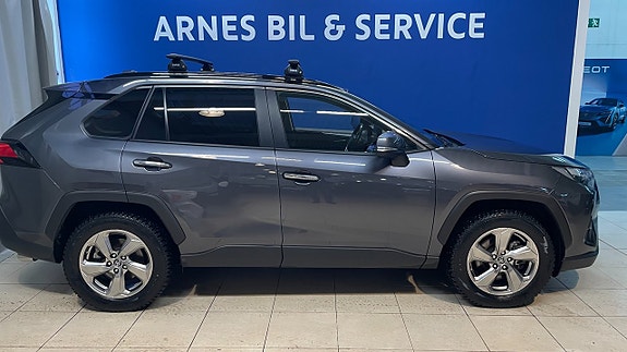 Toyota RAV4 2 of 5