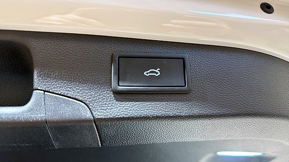Volkswagen Passat 14 of 23