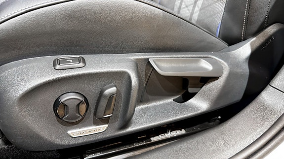 Volkswagen Passat 18 of 23
