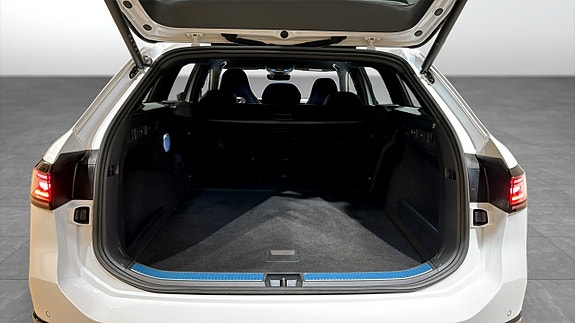 Volkswagen Passat 12 of 23
