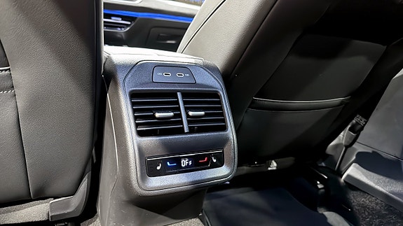 Volkswagen Passat 17 of 23