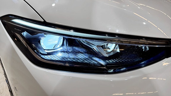 Volkswagen Passat 16 of 23