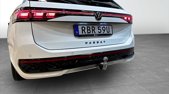 Volkswagen Passat 13 of 23