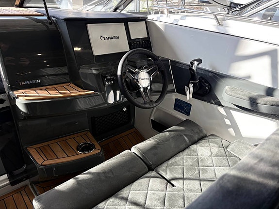 Yamarin 67DC Premium 2026 ink. Yamaha F225 Teak, Niroxx 5 of 5