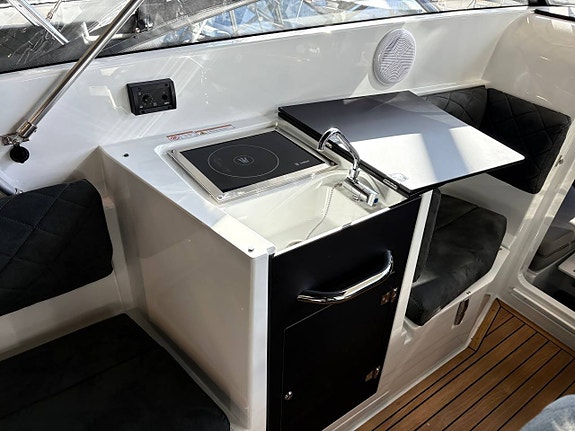 Yamarin 67DC Premium 2026 ink. Yamaha F225 Teak, Niroxx 6 of 8