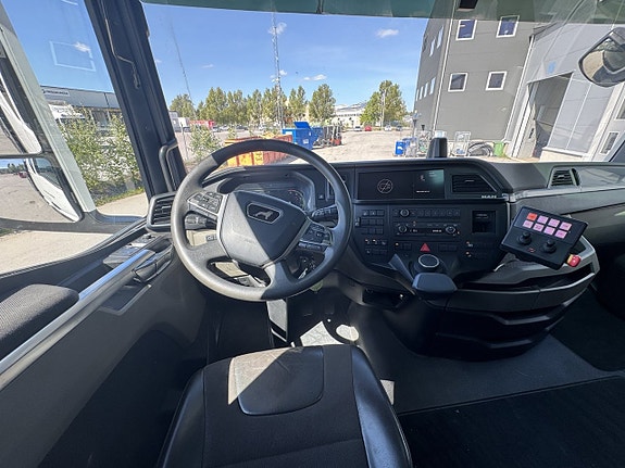Schaktbil MAN TGX 35.510 8X4-4 BL CH -2022 | ... via auktion 20 of 27