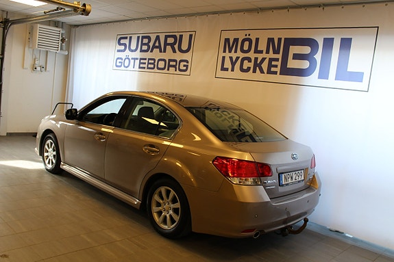 Subaru Legacy 3 of 5