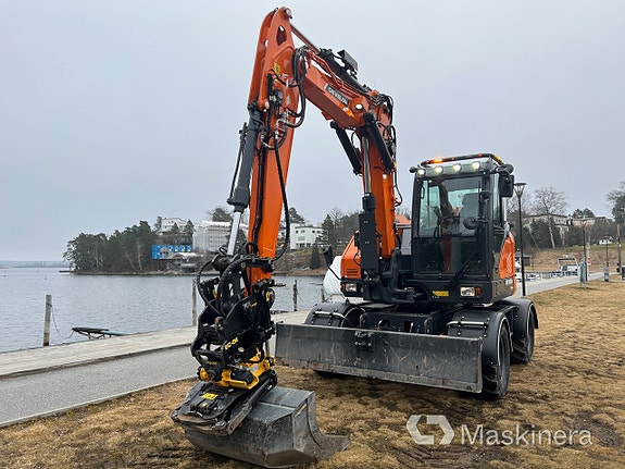 Hjulgrävare Develon DX100W-7 2 of 27
