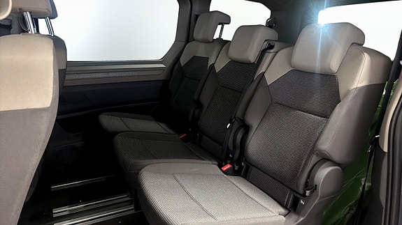 Volkswagen Multivan 12 of 14