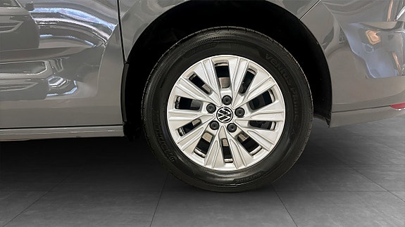 Volkswagen Multivan 6 of 14