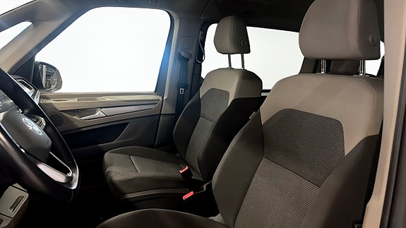 Volkswagen Multivan 8 of 14