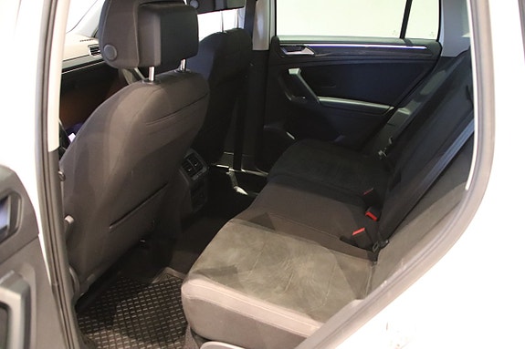 Volkswagen Tiguan 9 of 17