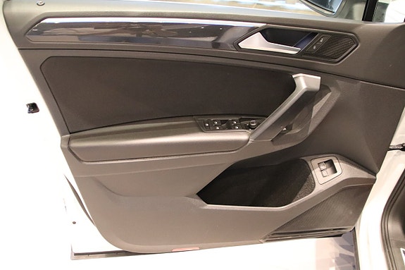 Volkswagen Tiguan 10 of 17