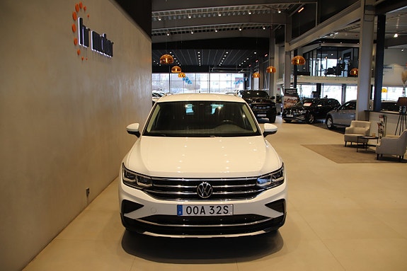 Volkswagen Tiguan 2 of 5