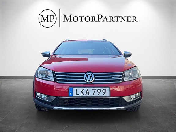 Volkswagen Passat Alltrack 3 of 5