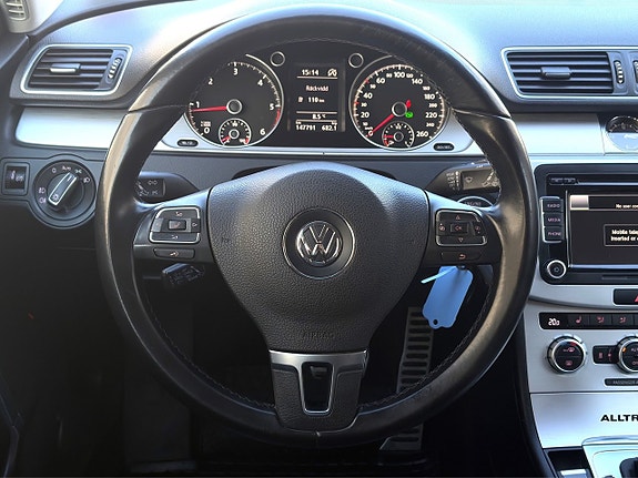 Volkswagen Passat Alltrack 12 of 16