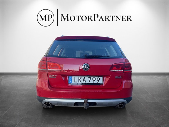 Volkswagen Passat Alltrack 7 of 16