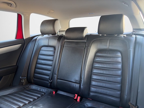 Volkswagen Passat Alltrack 10 of 16