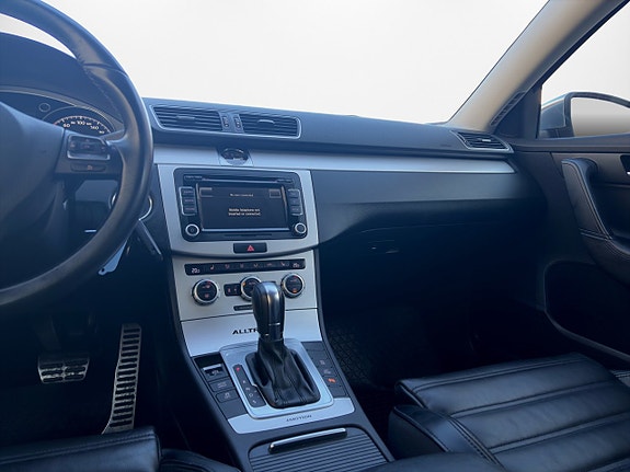 Volkswagen Passat Alltrack 13 of 16