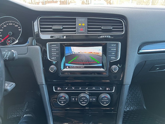 Volkswagen Golf VII 10 of 23