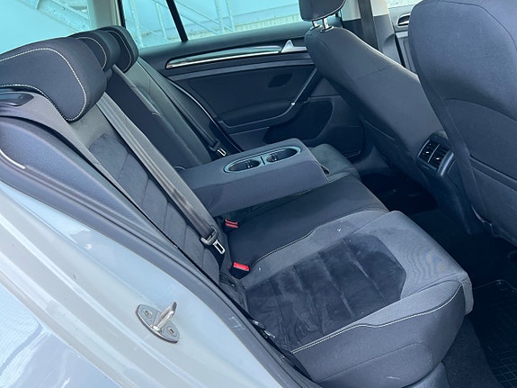 Volkswagen Golf VII 15 of 23