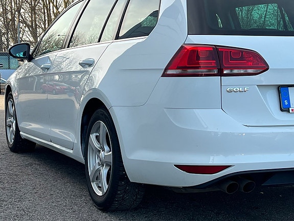 Volkswagen Golf VII 19 of 23