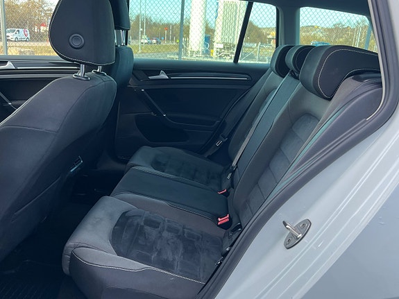 Volkswagen Golf VII 14 of 23