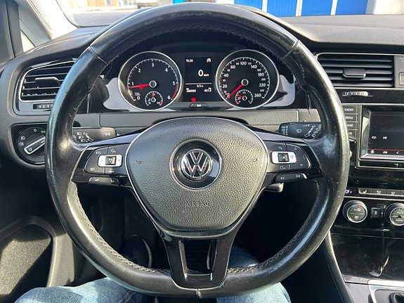 Volkswagen Golf VII 11 of 23