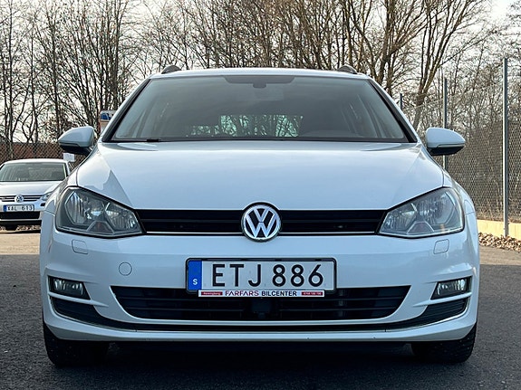 Volkswagen Golf VII 17 of 23