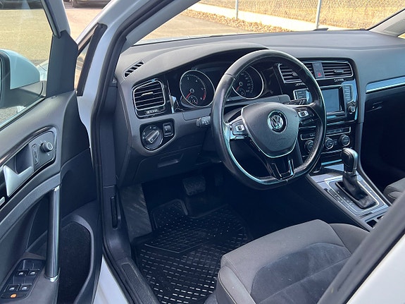 Volkswagen Golf VII 7 of 23