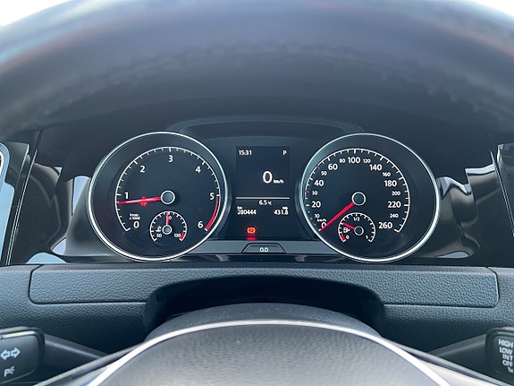 Volkswagen Golf VII 9 of 23