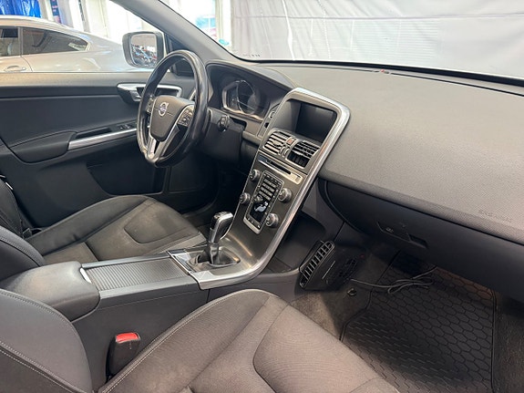 Volvo XC60 11 of 23