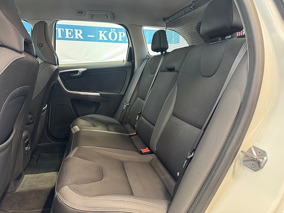Volvo XC60 17 of 23
