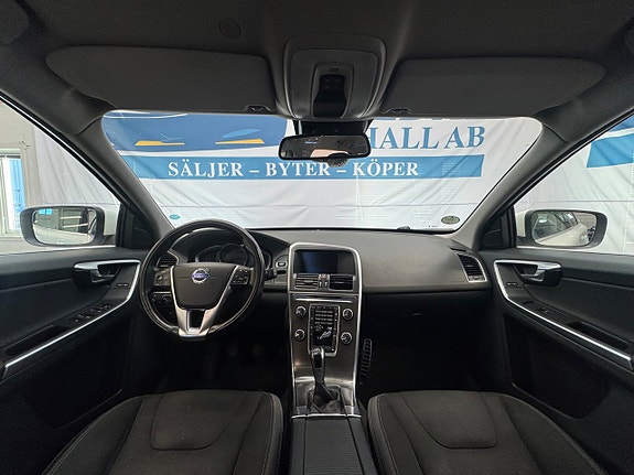 Volvo XC60 10 of 23