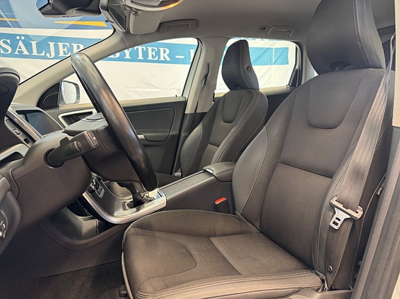 Volvo XC60 12 of 23