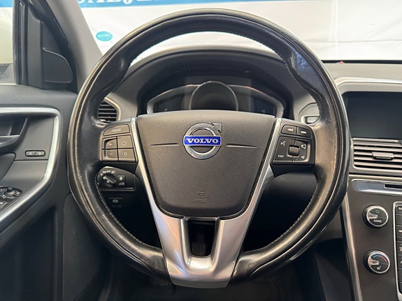 Volvo XC60 13 of 23