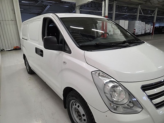 Hyundai H-1 3 of 5