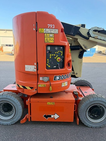 JLG E300 AJP - Begagnad 3 of 7