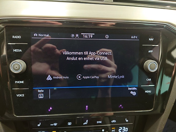 Volkswagen Passat Alltrack 14 of 19