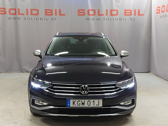 Volkswagen Passat Alltrack 2 of 5