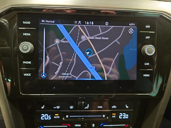 Volkswagen Passat Alltrack 13 of 19