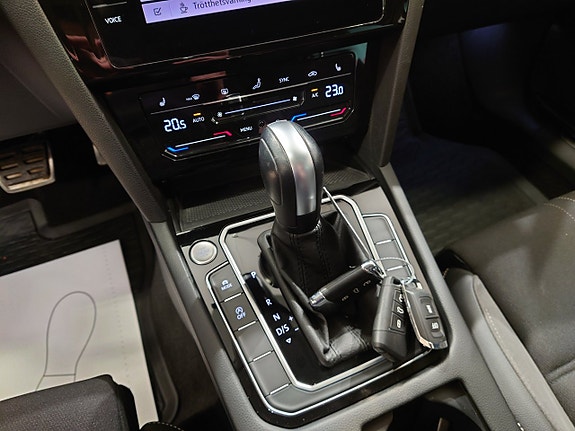Volkswagen Passat Alltrack 12 of 19